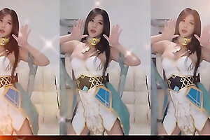 Korean babe cosplay dancing
