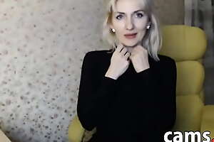 Webcam amateur milf mature mom blonde natural tits