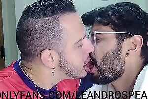 Putos safados se pegando e beijando Leandro Spears e Marcos Goiano