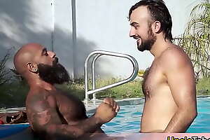 Muscle hunk pleasing big dick bareback at the poolside