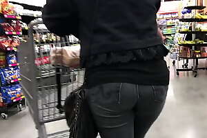 Candid Latina Milf Nice Ass In Jeans