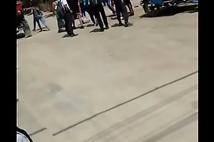Alumnas se pelean en las afueras del colegio san carlos
