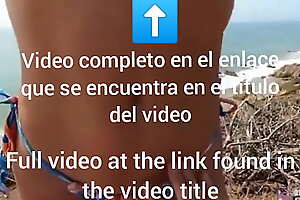 Colegiala tiene sexo duro en la playa (Link del video completo: https://ouo.io/eGfHCF)